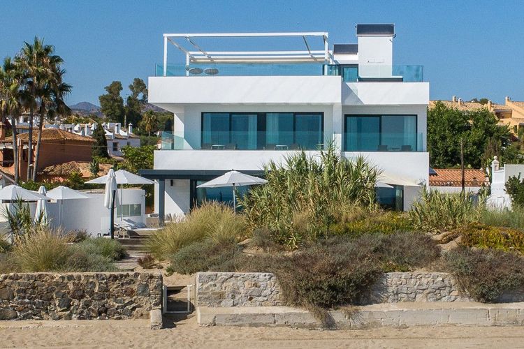 House | Resale in Costabella in Costabella, Costa del Sol - Photo 3