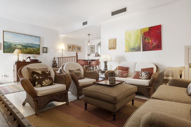 House | Resale in Estepona in Estepona, Costa del Sol - Photo 3