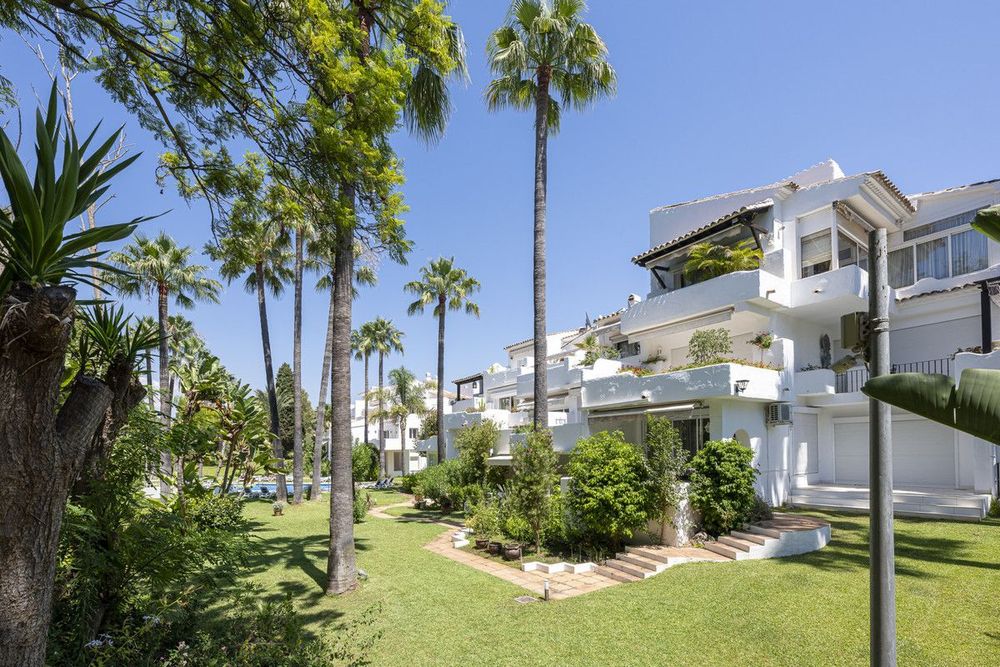 Penthouse | Resale in Puerto Banús in Puerto Banús, Costa del Sol - Main property photo