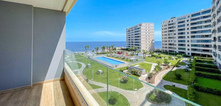 Apartment | Resale in Punta Prima in Punta Prima, Costa Blanca - Photo 2