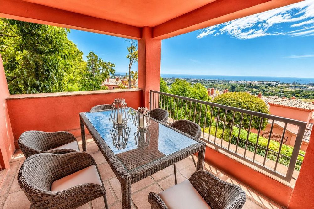 Apartment | Resale in Los Flamingos in Los Flamingos, Costa del Sol - Main property photo