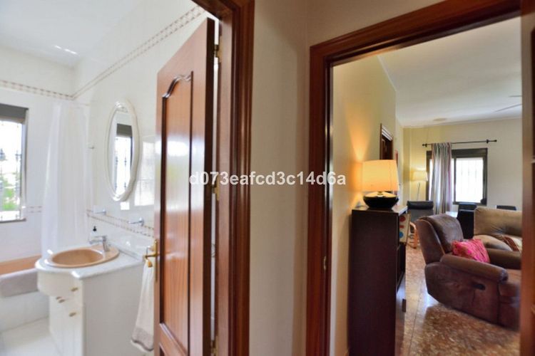 House | Resale in Ronda in Ronda, Serranía de Ronda, Costa del Sol - Photo 2
