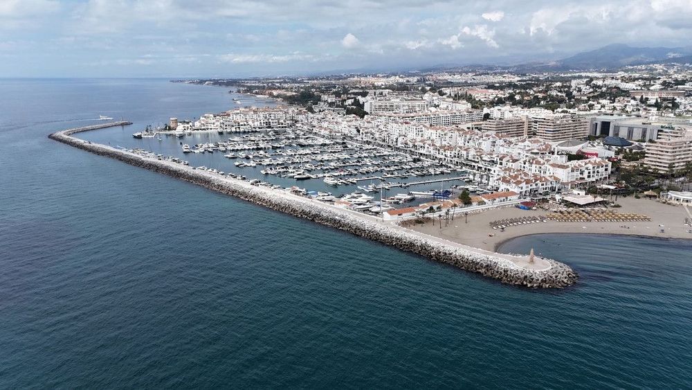 Apartment | Resale in Puerto Banús in Puerto Banús, Nueva Andalucía, Costa del Sol - Main property photo