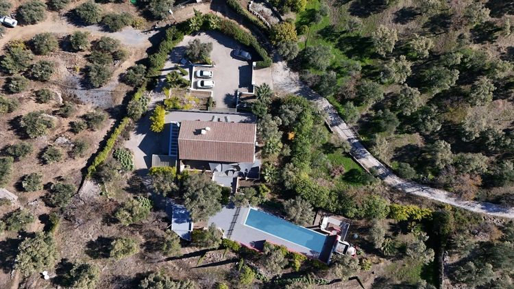 House | Resale in Monda in Monda, Costa del Sol - Photo 4