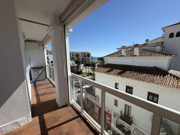 Apartment | Resale in La Duquesa in La Duquesa, Costa del Sol - Photo 5