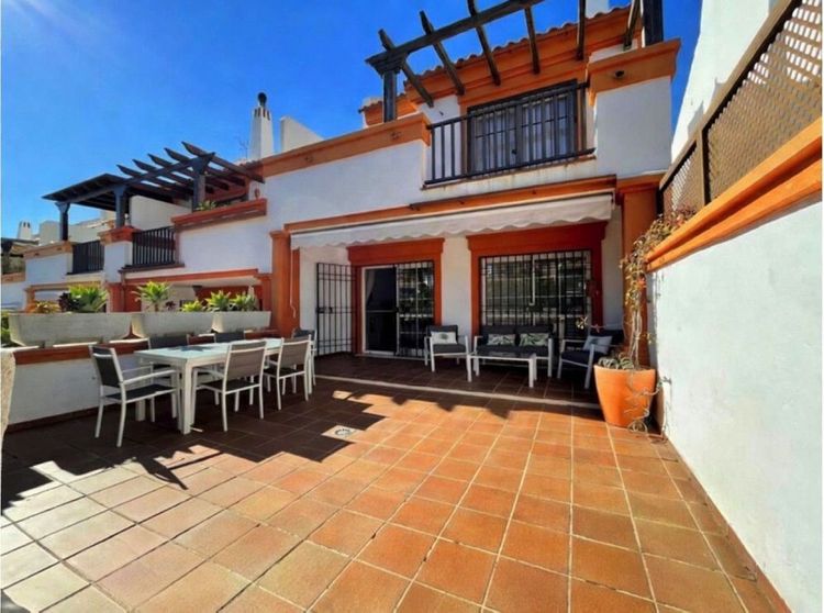 House | Resale in Marbella in Marbella Others, Costa del Sol - Photo 2
