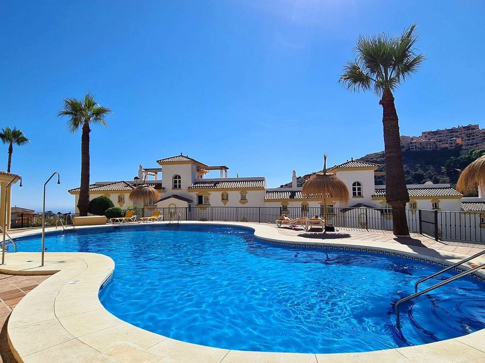 Apartment | Resale in Calahonda in Calahonda, Costa del Sol - Main property photo