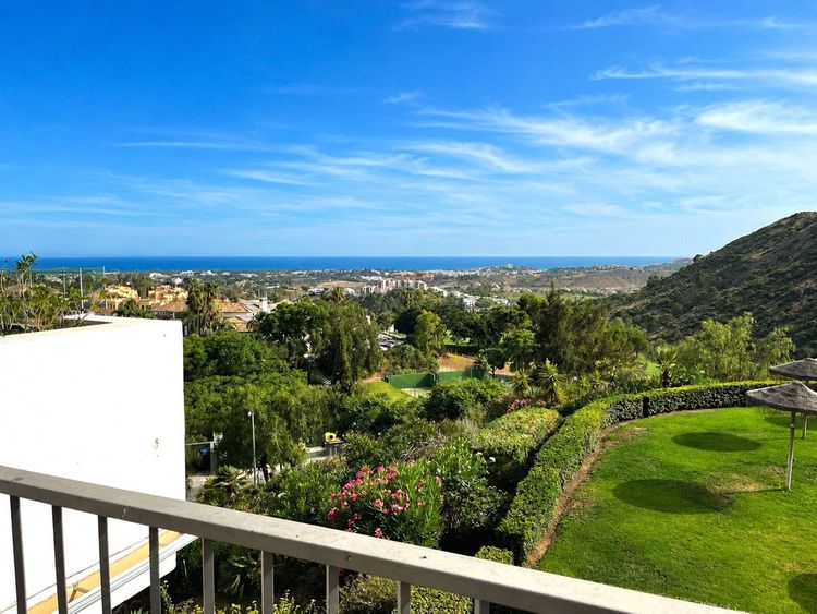 Apartment | Resale in Los Arqueros in Los Arqueros, Costa del Sol - Photo 5