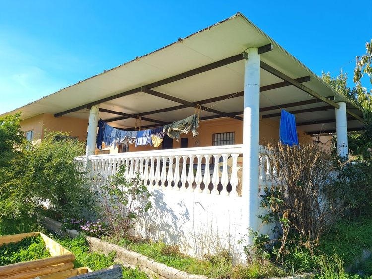 House | Resale in Tolox in Tolox, Costa del Sol - Photo 2