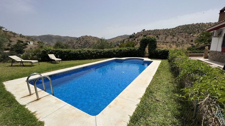 House | Resale in Almogía in Almogía, Costa del Sol - Photo 2