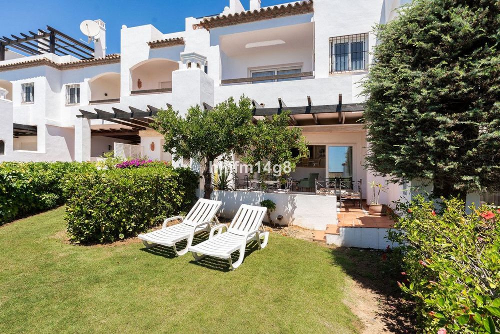 House | Resale in Nueva Andalucía in Nueva Andalucía Others, Costa del Sol - Main property photo