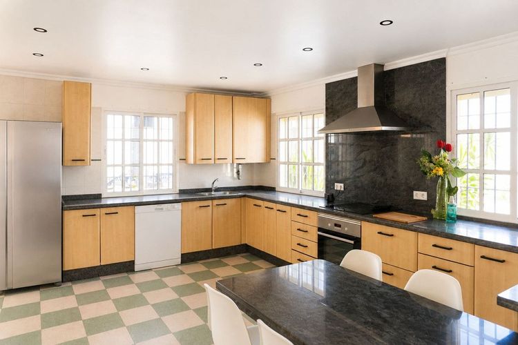 House | Resale in Marbella in Marbella Others, Costa del Sol - Photo 4