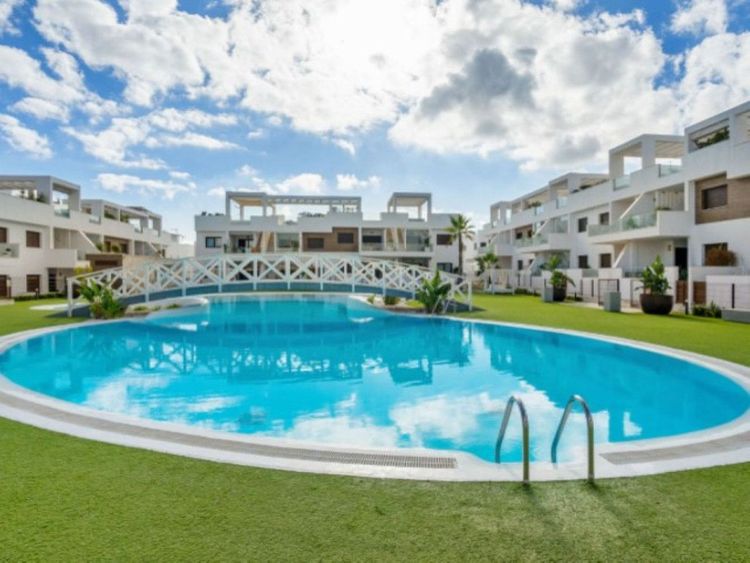House | Resale in Los Balcones in Los Balcones, Costa Blanca - Photo 2