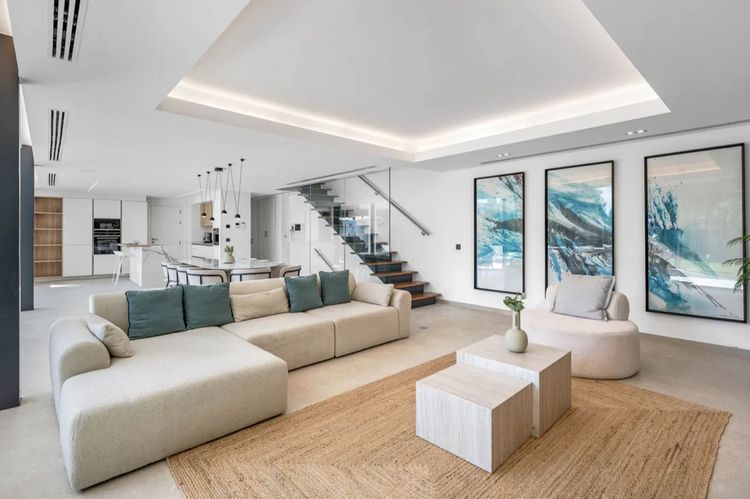 House | Resale in Artola in Artola, Costa del Sol - Photo 2