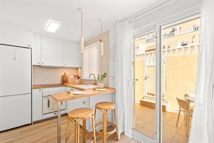 House | Resale in Villamartin in Villamartin, Orihuela Costa, Costa Blanca - Photo 4