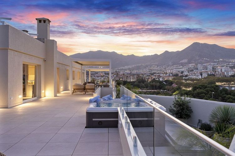 Penthouse | Resale in Benalmadena Costa in Benalmadena Costa, Costa del Sol - Photo 4