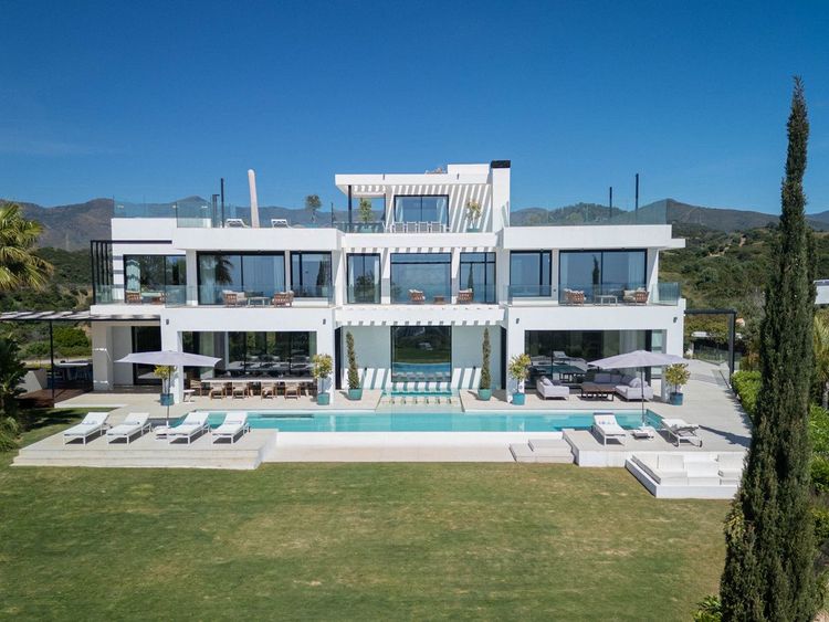 House | Resale in Estepona - Development photo 1