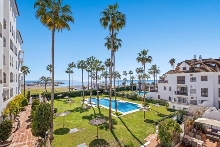 listing card gallery