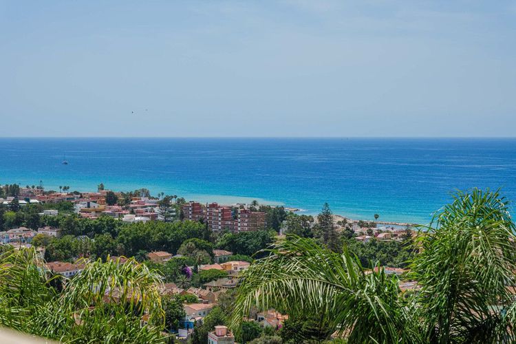 House | Resale in Málaga Este in Málaga Este, Costa del Sol - Photo 4