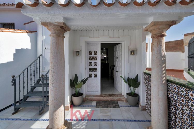 House | Resale in Málaga in Málaga, Costa del Sol - Photo 5