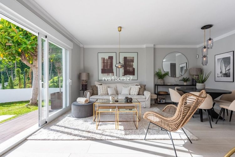 Apartment | Resale in Nueva Andalucía in Nueva Andalucía Others, Costa del Sol - Photo 4