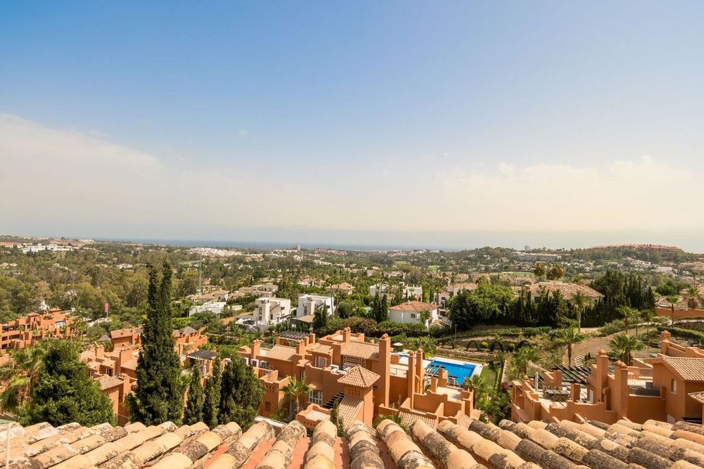 Apartment | Resale in Nueva Andalucía in Nueva Andalucía Others, Costa del Sol - Main property photo