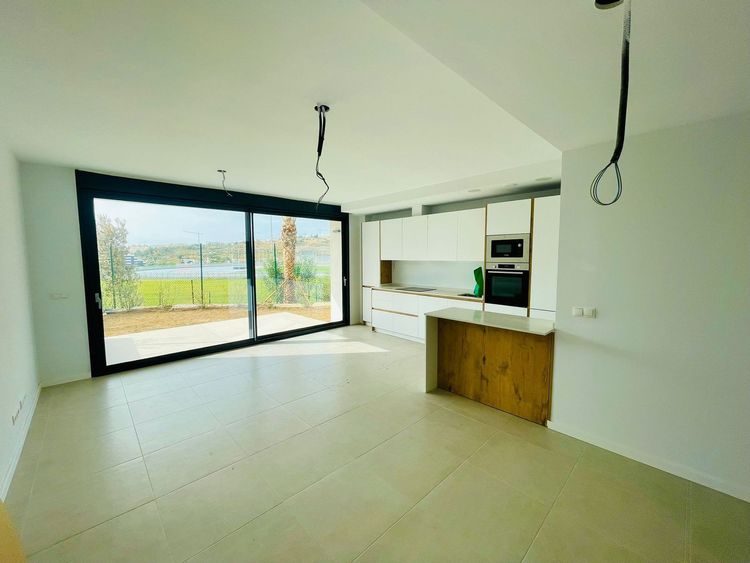 Apartment | Resale in Estepona in Estepona, Costa del Sol - Photo 4