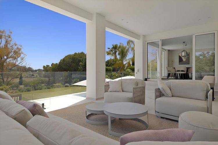 House | Resale in Atalaya in Atalaya, Costa del Sol - Photo 2