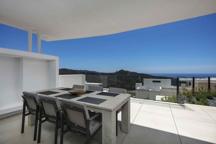 Apartment | Resale in Ojén in Ojén, Costa del Sol - Photo 3