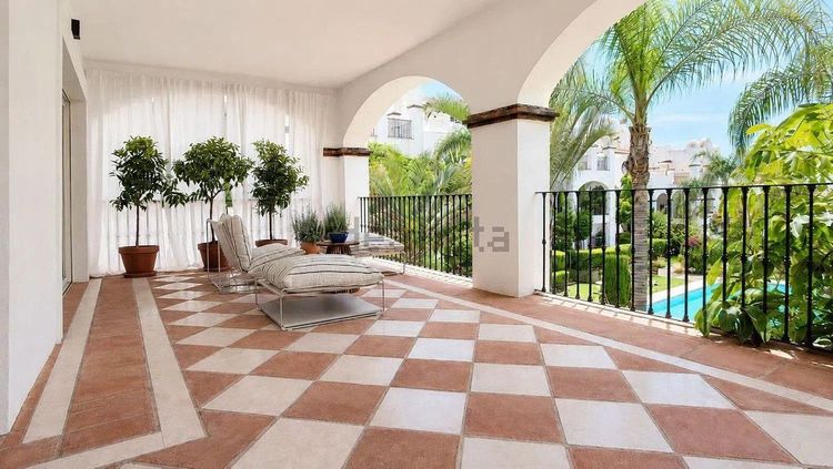 Apartment | Resale in Nagüeles in Nagüeles, Costa del Sol - Photo 2