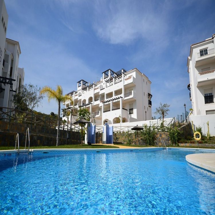 Apartment | Resale in San Luis de Sabinillas in San Luis de Sabinillas, Costa del Sol - Photo 3