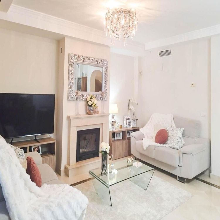 House | Resale in Estepona in Estepona, Costa del Sol - Photo 5