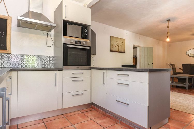 House | Resale in Casarabonela in Casarabonela, Costa del Sol - Photo 5