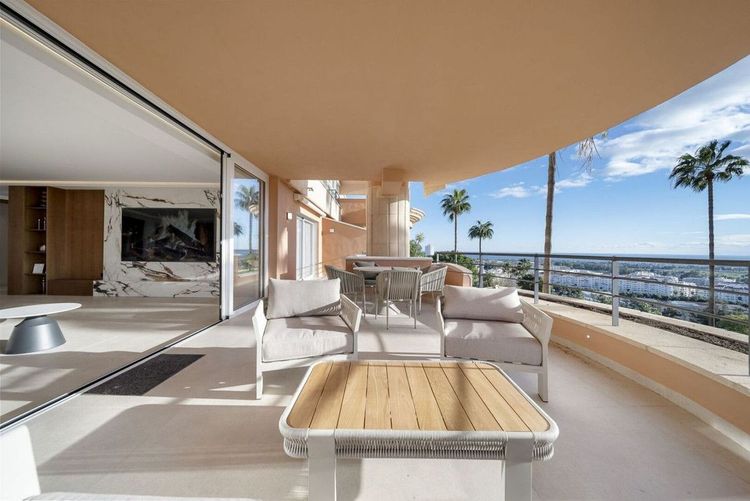 Apartment | Resale in Nueva Andalucía in Nueva Andalucía Others, Costa del Sol - Photo 4