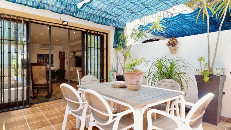 House | Resale in Elviria in Elviria, Costa del Sol - Photo 3