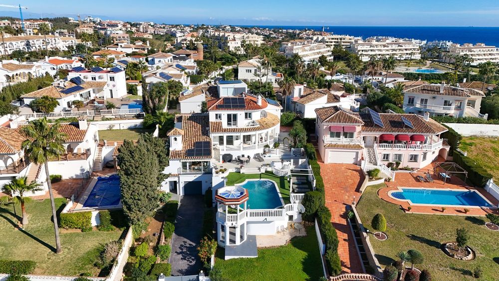House | Resale in El Chaparral in El Chaparral, Costa del Sol - Main property photo