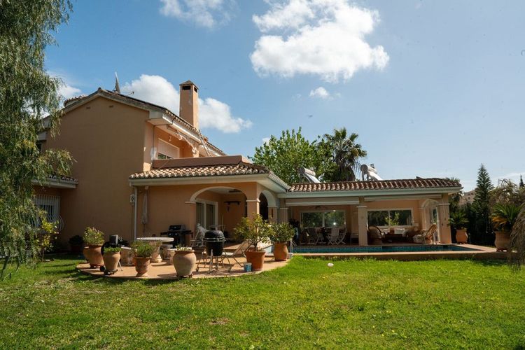 House | Resale in Elviria - Development photo 1
