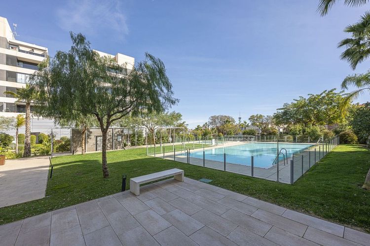 Apartment | Resale in Málaga in Málaga, Costa del Sol - Photo 2