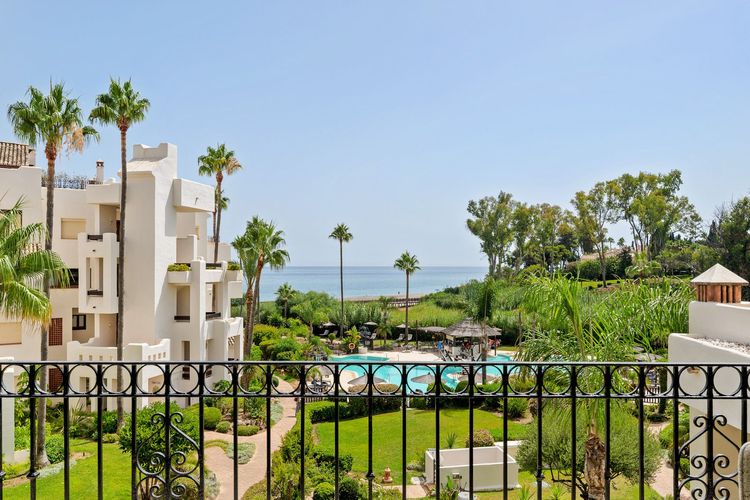 Apartment | Resale in Estepona in Estepona, Costa del Sol - Photo 2