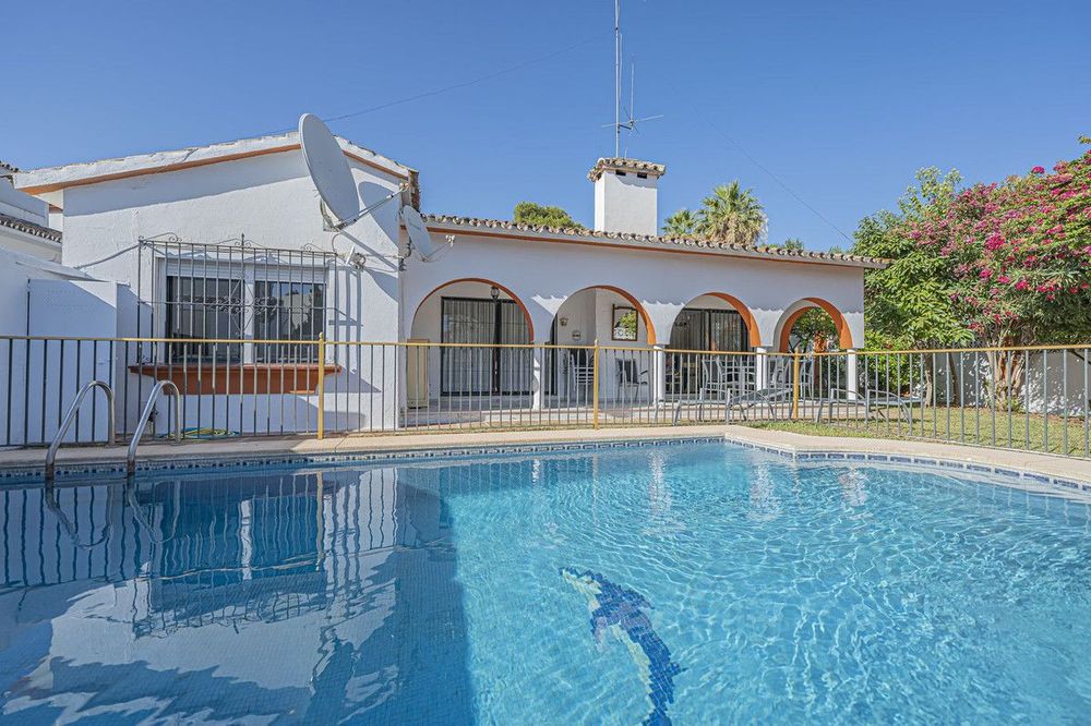 House | Resale in Nueva Andalucía in Nueva Andalucía Others, Costa del Sol - Main property photo