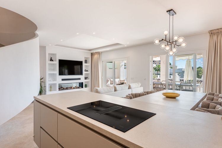 House | Resale in Nueva Andalucía in Nueva Andalucía Others, Costa del Sol - Photo 4