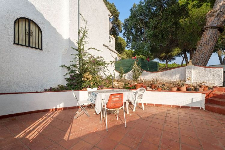 House | Resale in Elviria in Elviria, Costa del Sol - Photo 3