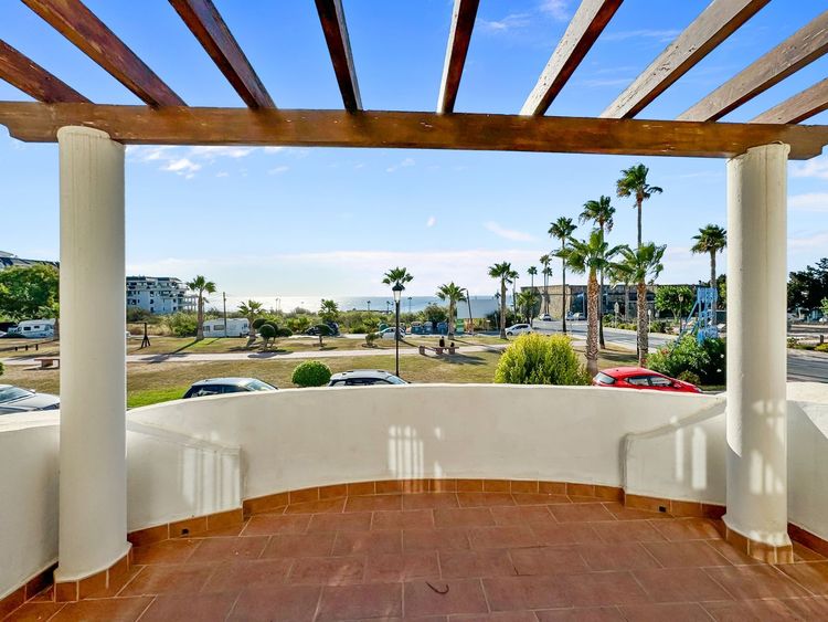 House | Resale in La Duquesa in La Duquesa, Costa del Sol - Photo 3