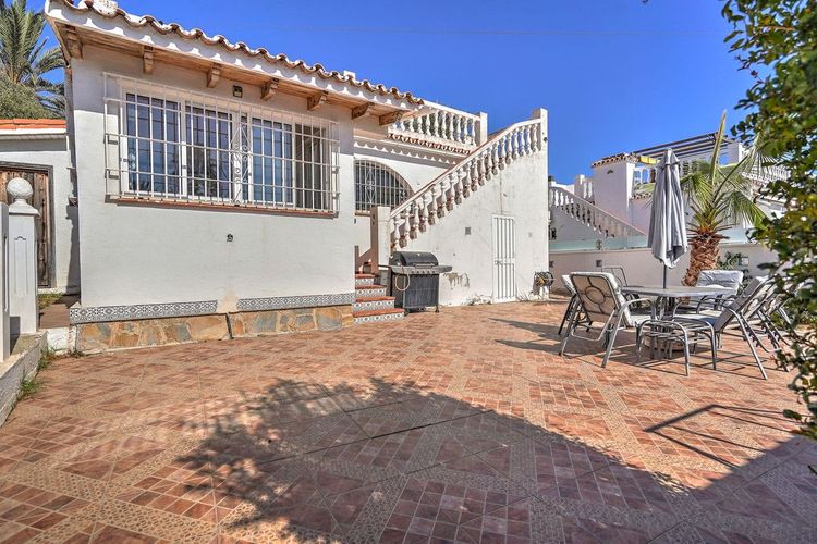 House | Resale in El Faro in El Faro, Costa del Sol - Photo 3
