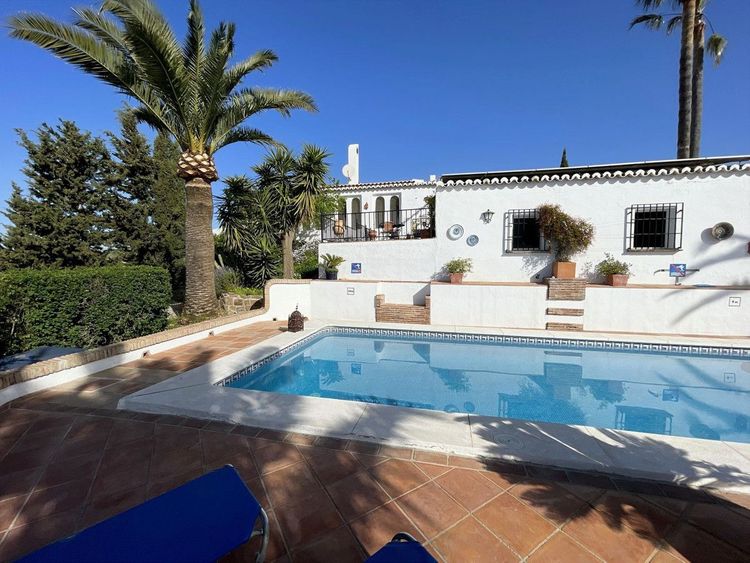 House | Resale in Villanueva De La Concepcion in Villanueva De La Concepcion, Costa del Sol - Photo 3