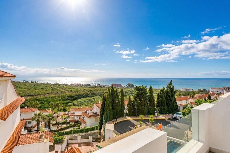 House | Resale in Manilva in Manilva Others, Costa del Sol - Photo 2