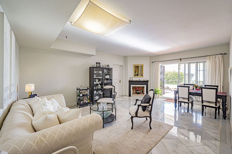 Apartment | Resale in Los Arqueros in Los Arqueros, Costa del Sol - Photo 3