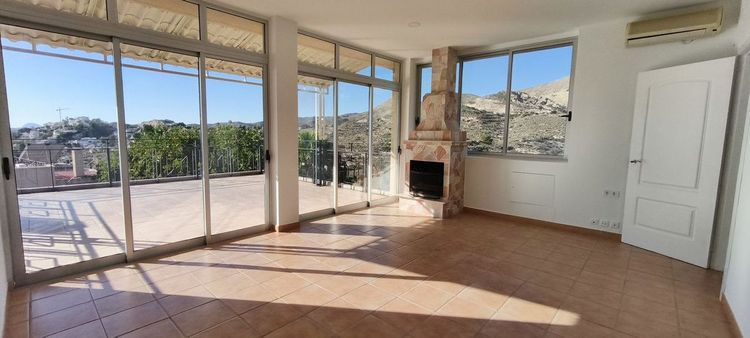 House | Resale in El Campello in El Campello, Costa Blanca - Photo 3