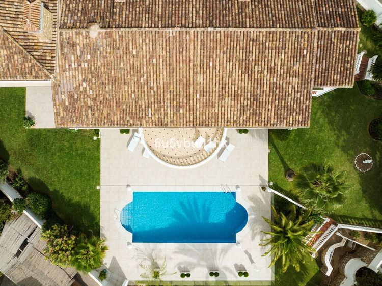 House | Resale in Arroyo de la Miel in Arroyo de la Miel, Costa del Sol - Photo 4