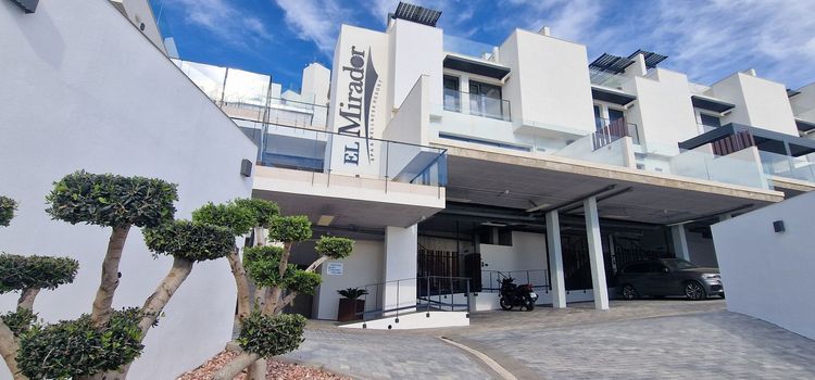 House | Resale in Torrox Costa in Torrox Costa, Costa del Sol - Photo 3